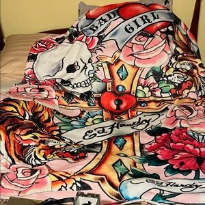 NWOT Ed Hardy Vibrant Skull and Tiger Throw Blanket lots of color very soft